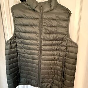 Amazon Essentials Charcoal Puffer Vest